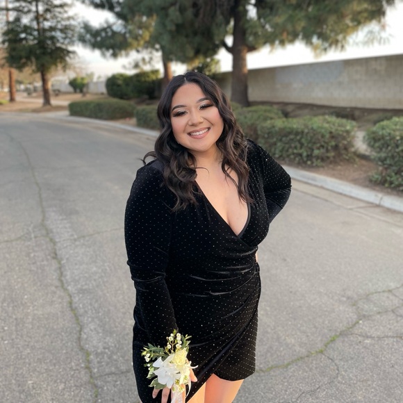 Meet your Posher, Emily - Picture 1 of 1